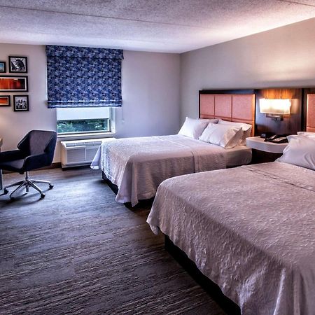 Hampton Inn & Suites Staten Island Нью-Йорк Екстер'єр фото