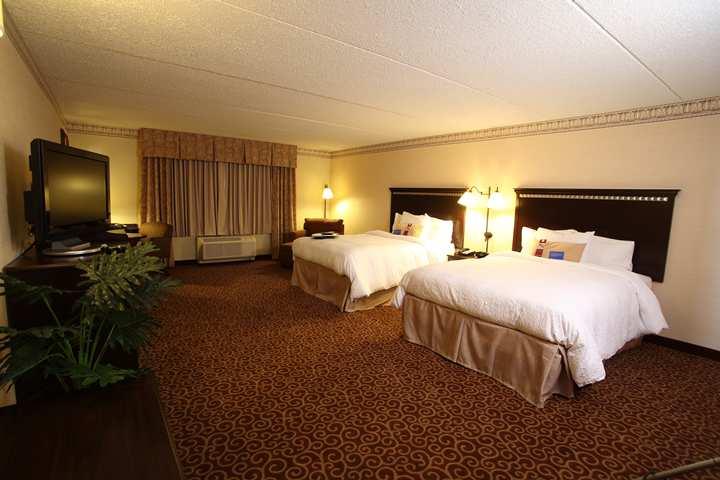 Hampton Inn & Suites Staten Island Нью-Йорк Екстер'єр фото
