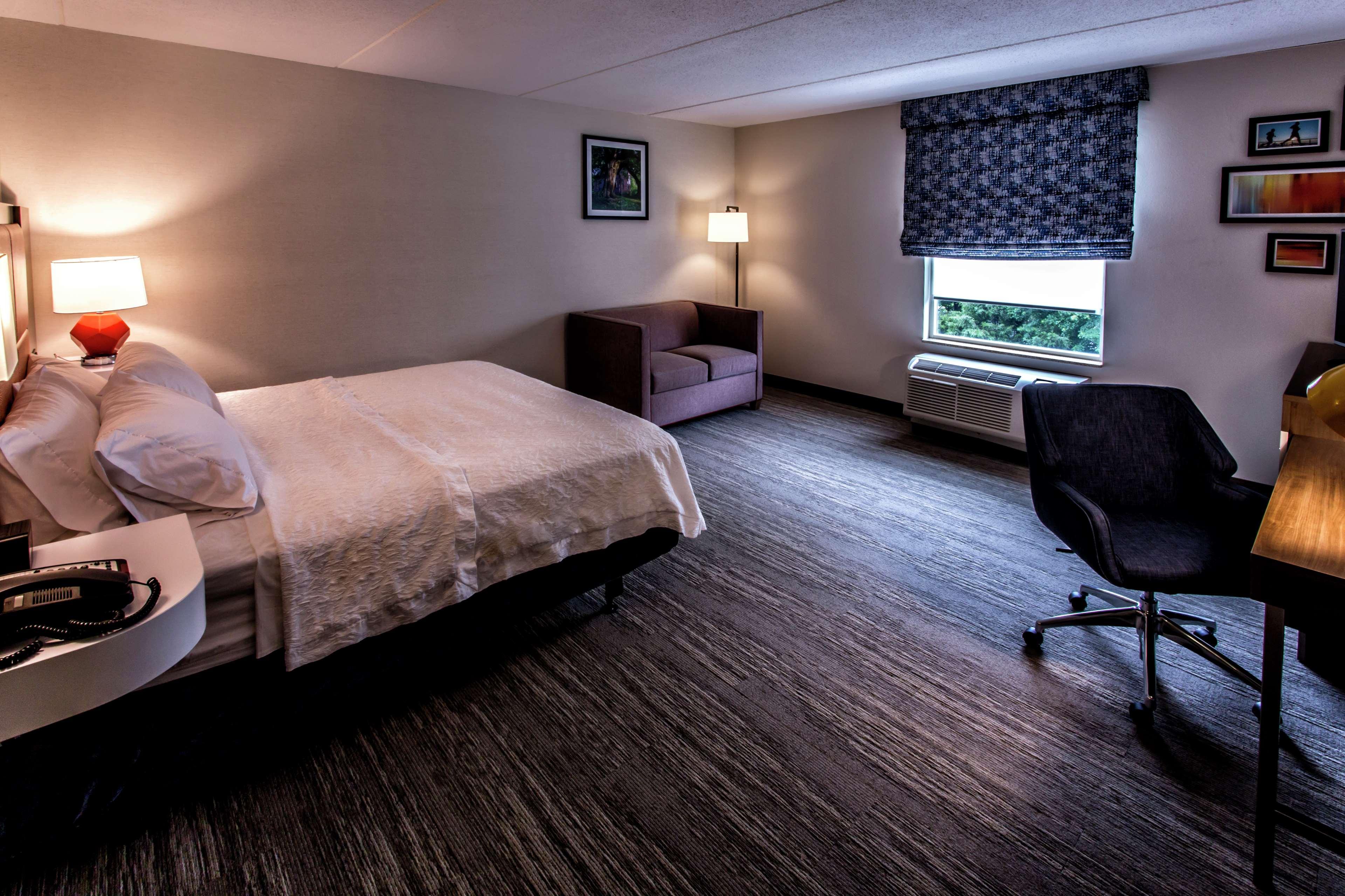 Hampton Inn & Suites Staten Island Нью-Йорк Екстер'єр фото