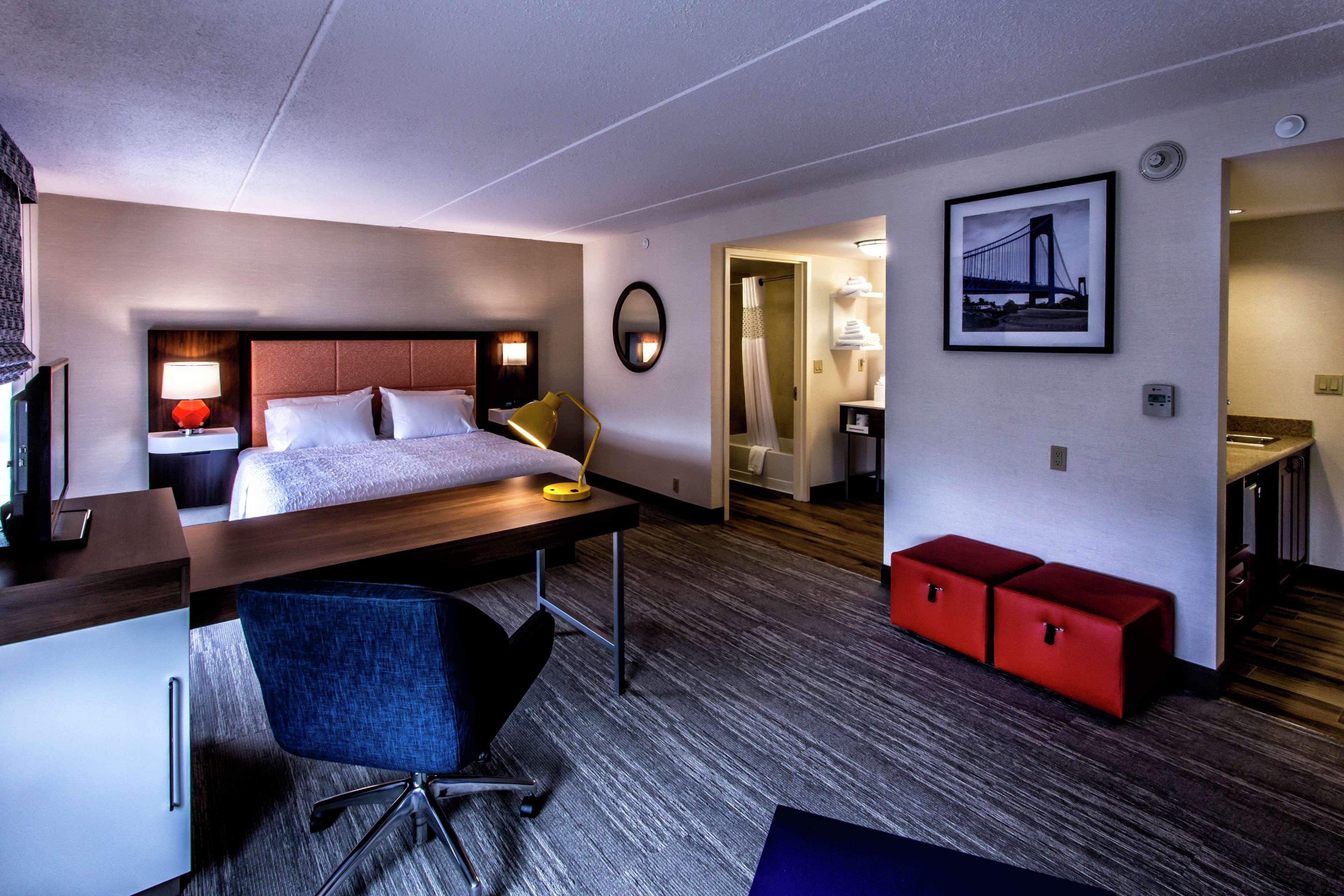 Hampton Inn & Suites Staten Island Нью-Йорк Екстер'єр фото