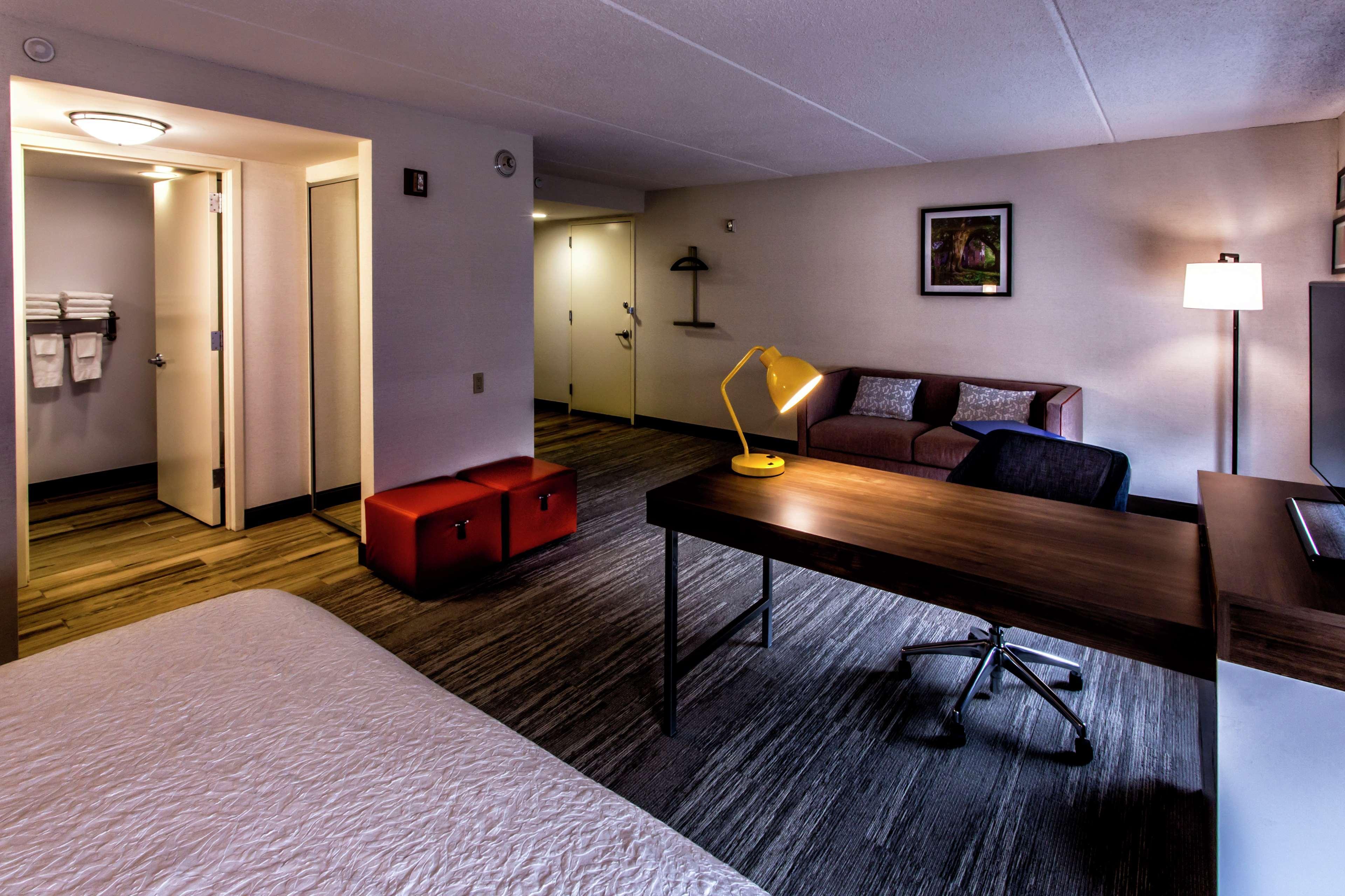 Hampton Inn & Suites Staten Island Нью-Йорк Екстер'єр фото