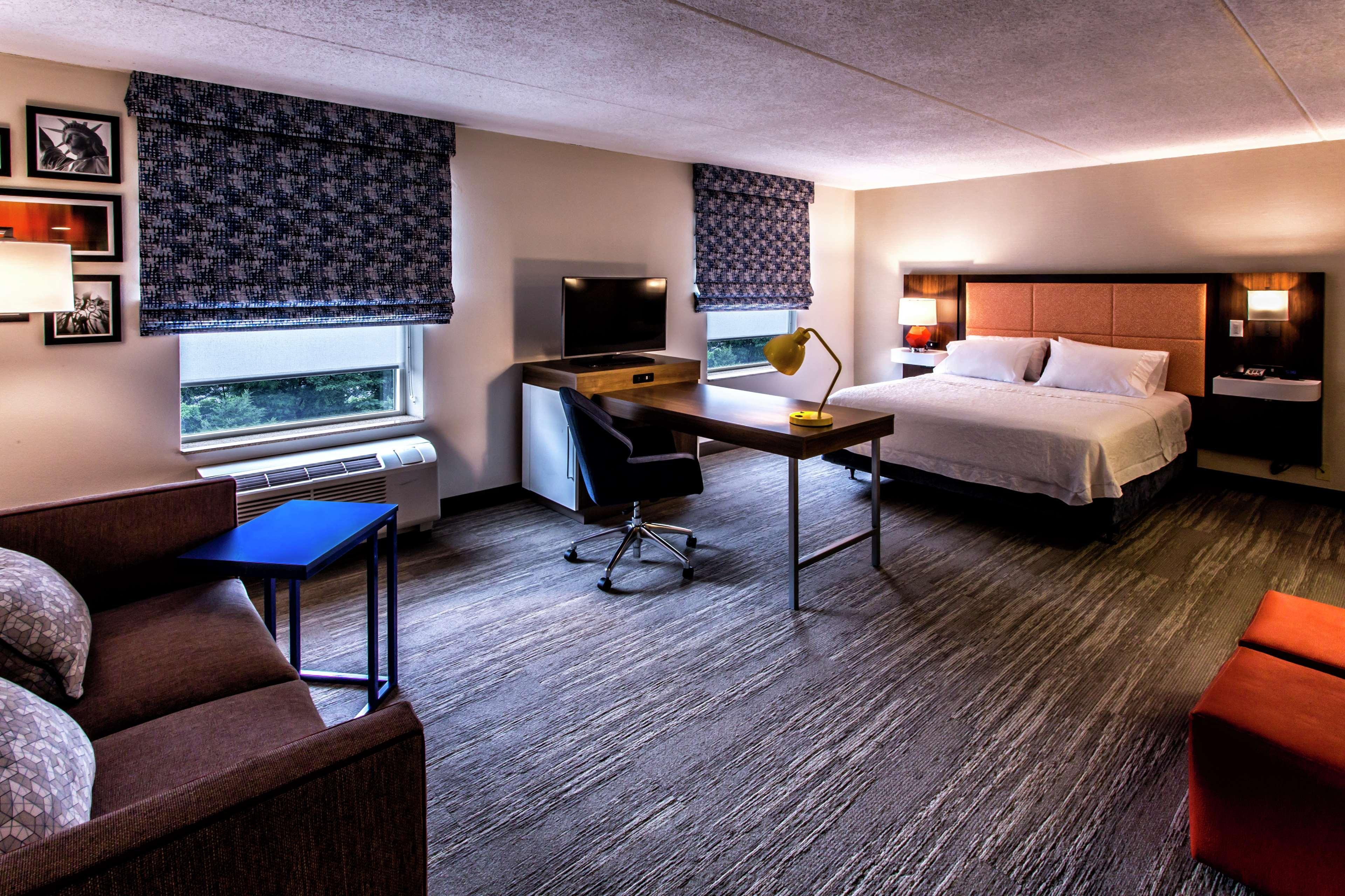 Hampton Inn & Suites Staten Island Нью-Йорк Екстер'єр фото
