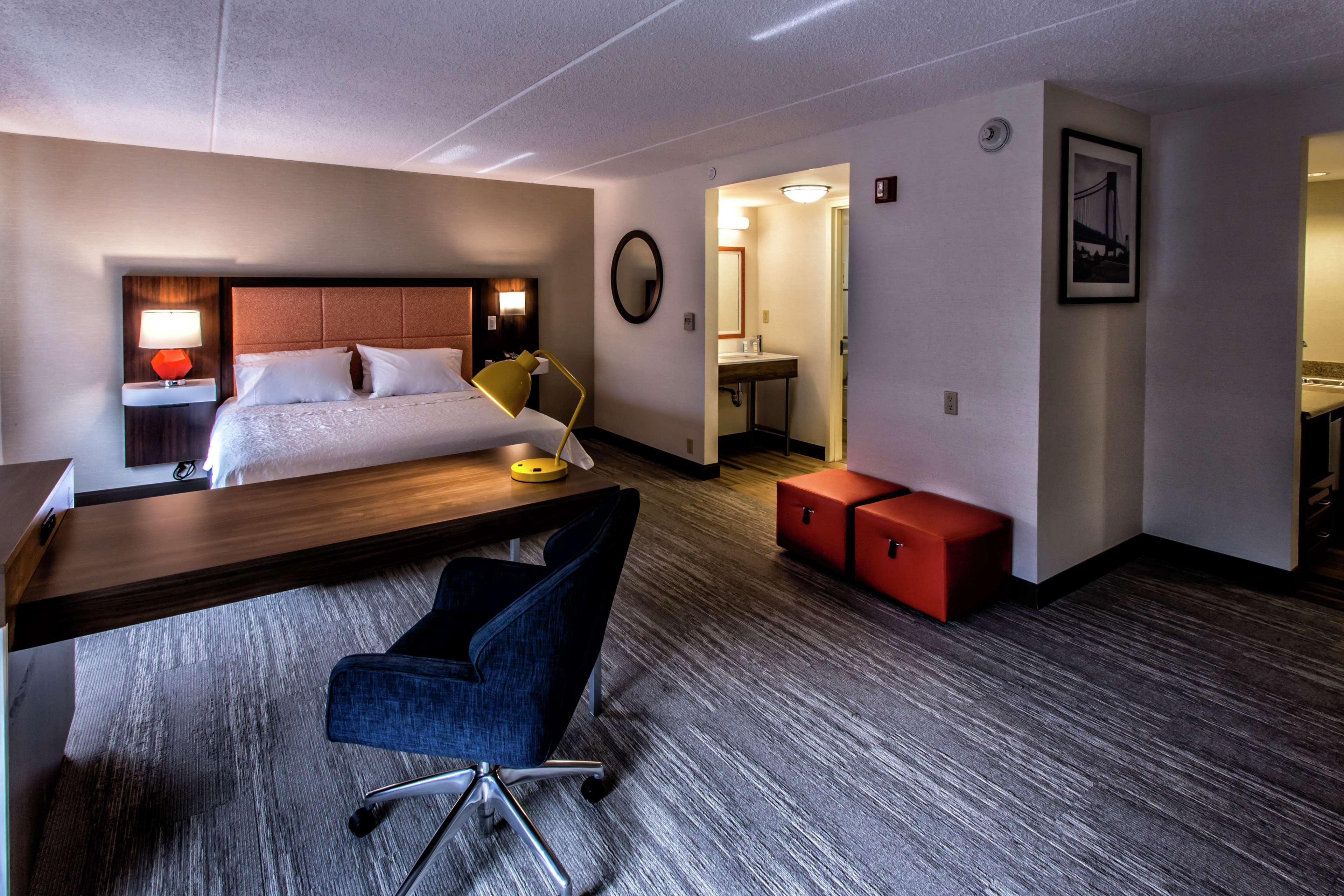 Hampton Inn & Suites Staten Island Нью-Йорк Екстер'єр фото