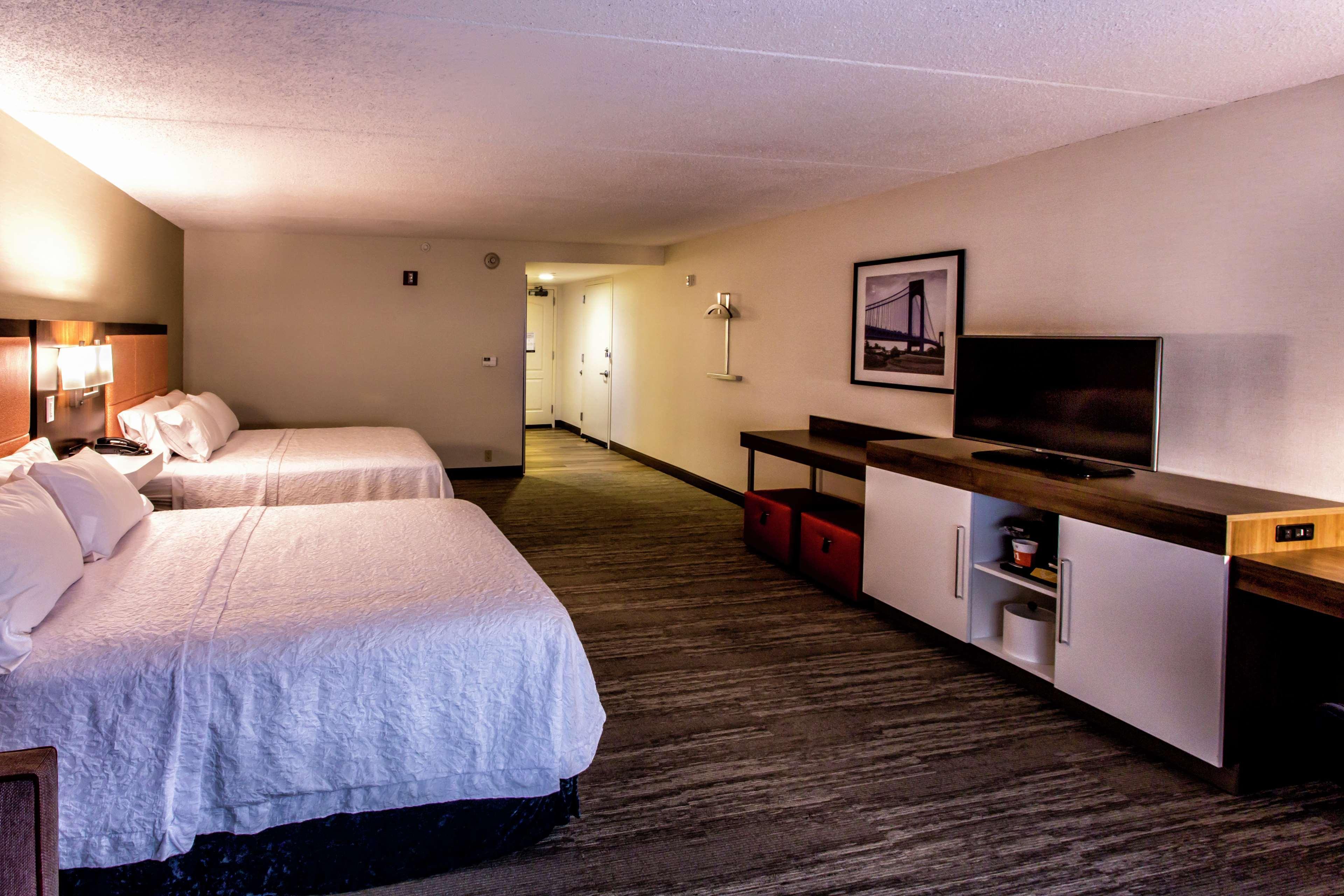Hampton Inn & Suites Staten Island Нью-Йорк Екстер'єр фото