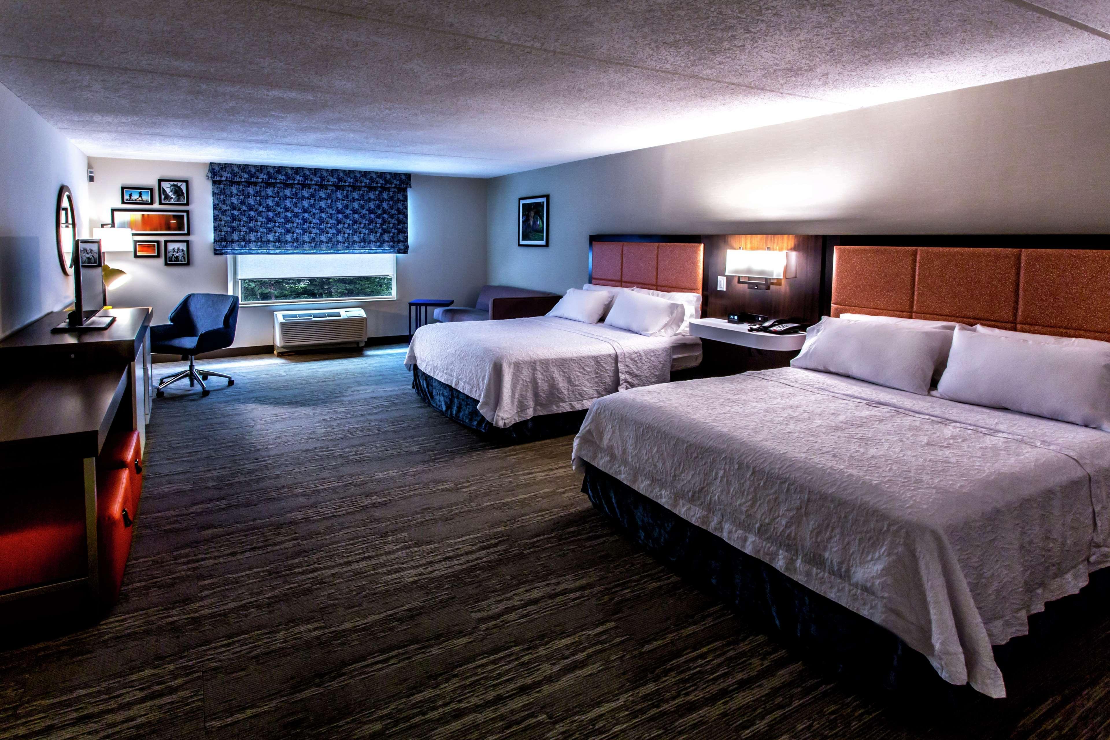Hampton Inn & Suites Staten Island Нью-Йорк Екстер'єр фото