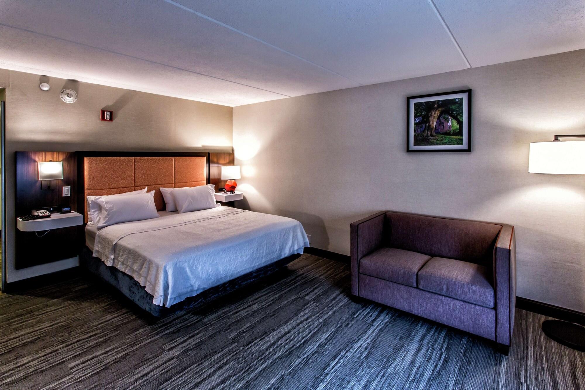 Hampton Inn & Suites Staten Island Нью-Йорк Екстер'єр фото