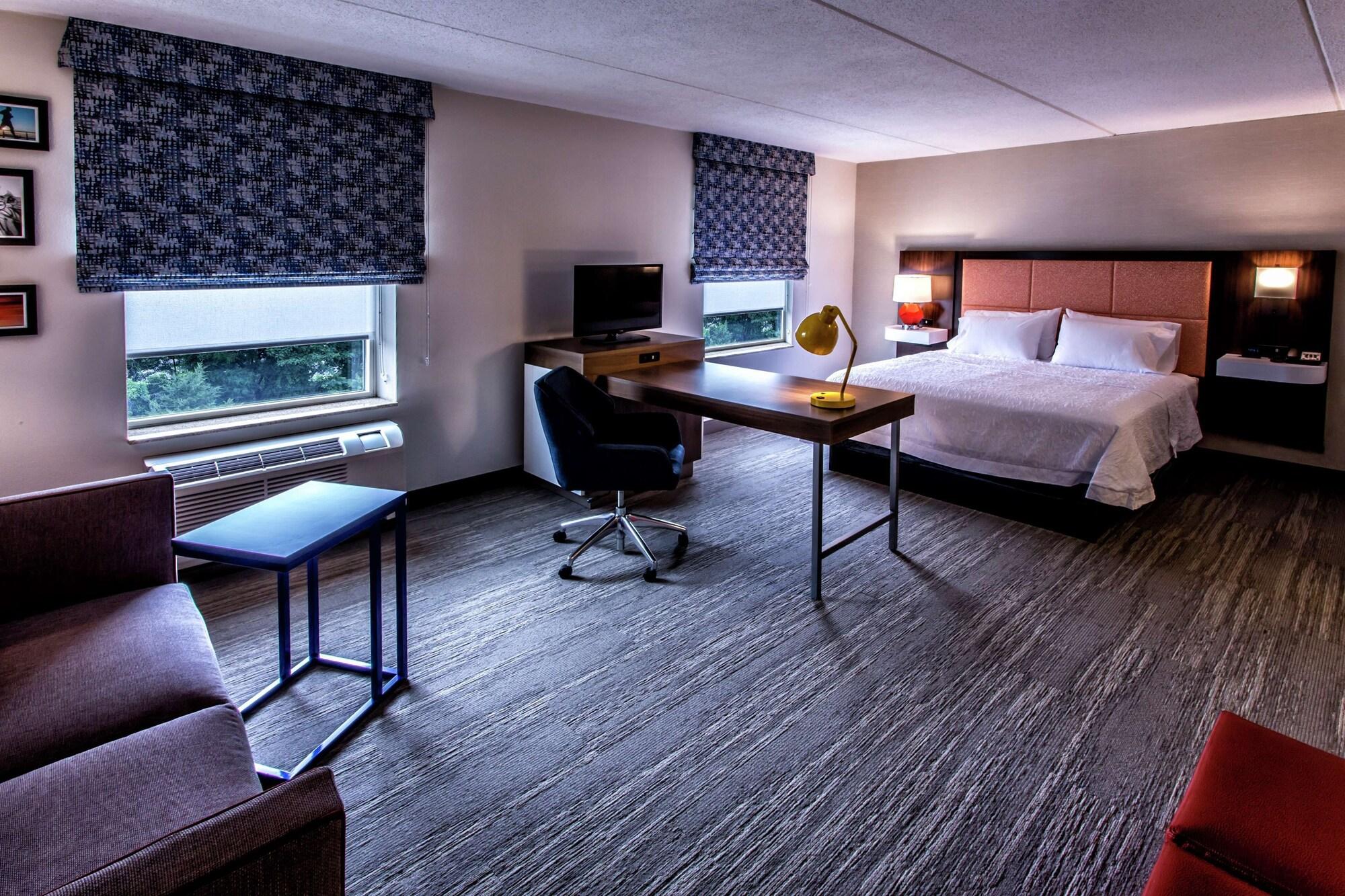 Hampton Inn & Suites Staten Island Нью-Йорк Екстер'єр фото