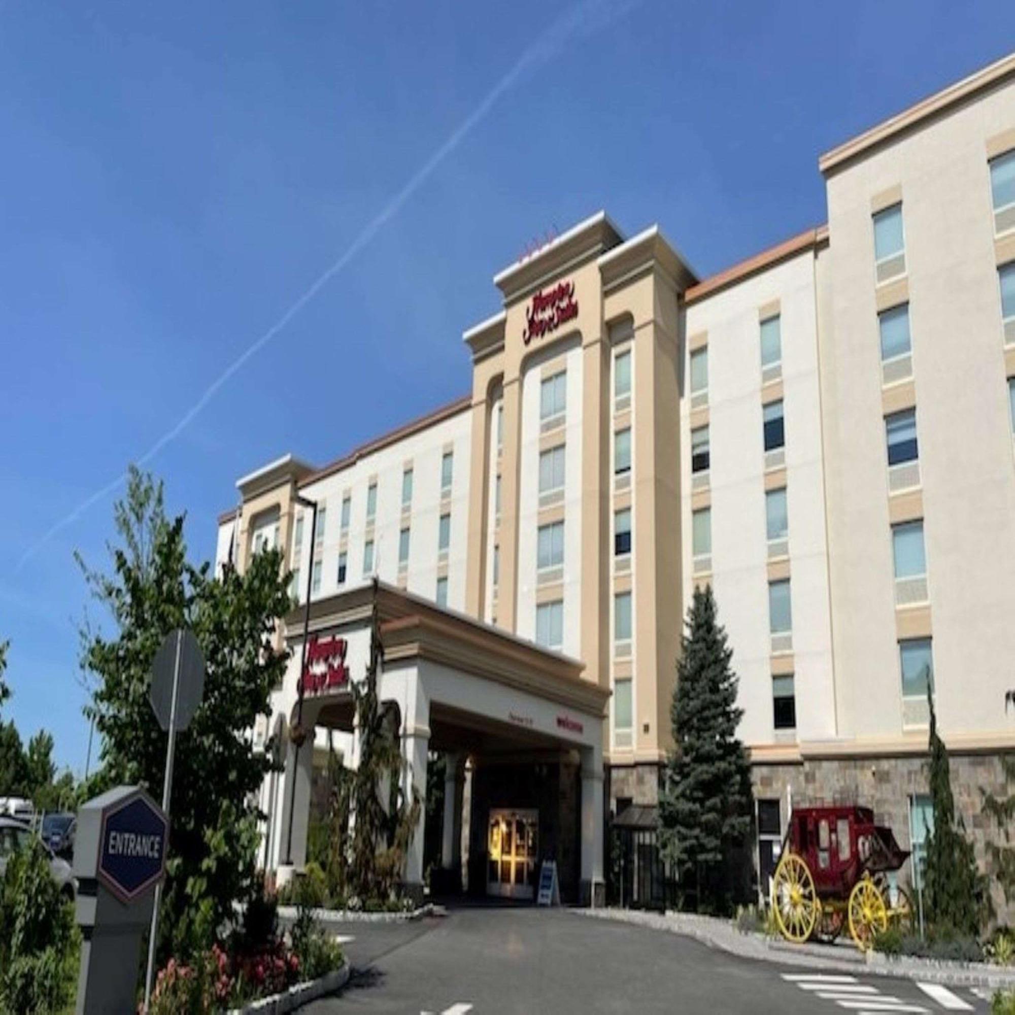Hampton Inn & Suites Staten Island Нью-Йорк Екстер'єр фото