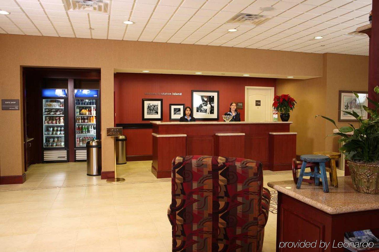Hampton Inn & Suites Staten Island Нью-Йорк Екстер'єр фото
