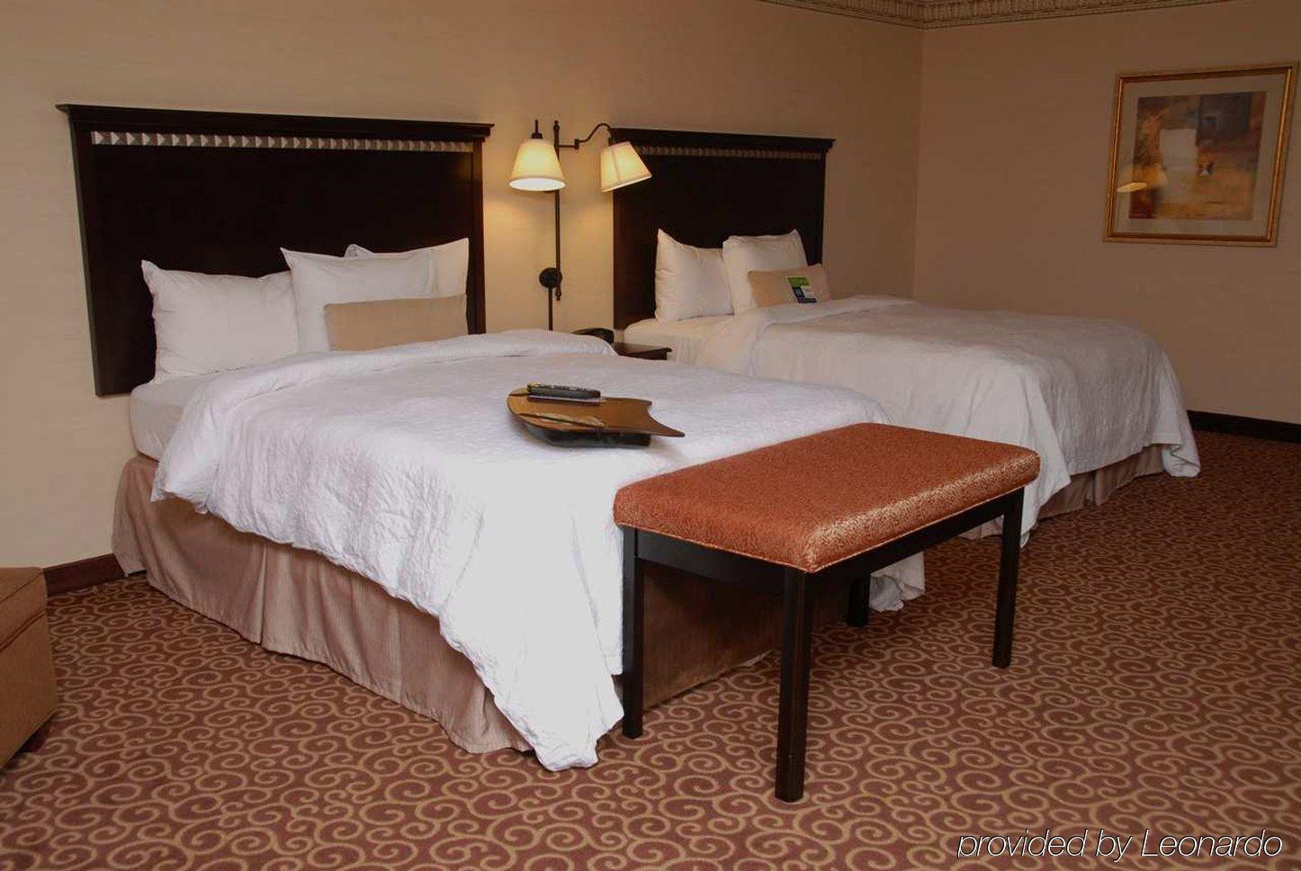 Hampton Inn & Suites Staten Island Нью-Йорк Номер фото