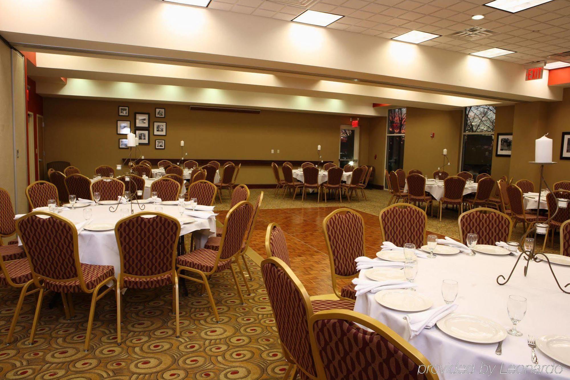 Hampton Inn & Suites Staten Island Нью-Йорк Ресторан фото